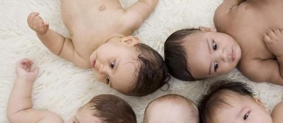 头发|为何有的孩子出生后头发浓密，有的却很稀疏？这些原因宝妈要知道