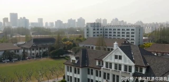 开除|学校开除一学生, 气得全校学生退学, 另办一所, 如今成世界名校!