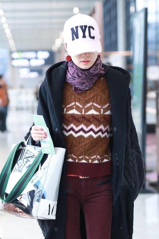 紧身裤|马伊琍真是一股清流,大衣都起球成这样了还穿,配新发型还挺时髦