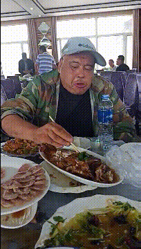 |搞笑GIF:我最喜欢的女神,但这个走路姿势有点汉子