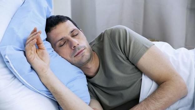 运动|106岁老人从不失眠,身体年龄仅75岁,诀窍不是喝水运动,而是2事