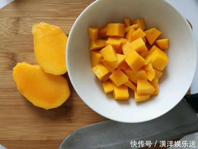 制作|一盒酸奶,2个鸡蛋,教大家轻松制作酸奶蛋糕,好吃到停不下来