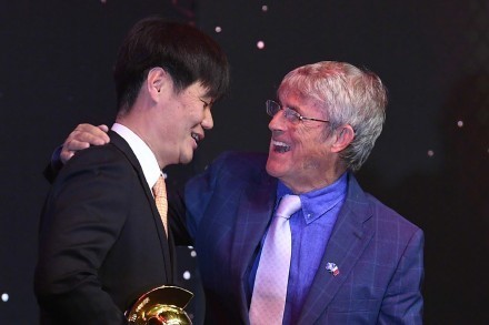 国足|多点娱乐精神吧!李霄鹏称国足像儿子,被喊大侄子的郭艾伦却开骂