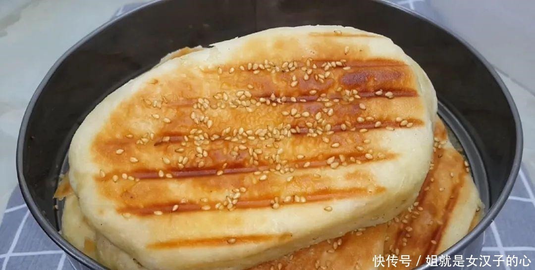 面团|爱吃烧饼的要收藏了,开水一烫,个个松软香甜,学会都能开店了