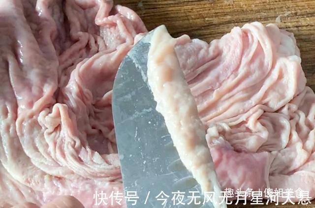 洗猪肚加盐洗就错了!加这2样,10分钟洗净,猪肚不腥不臊特干净