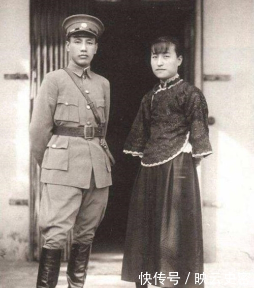 梦露|7张名人罕见合影照:戴笠、梅乐斯都在笑,梦露和英女王气质迥异