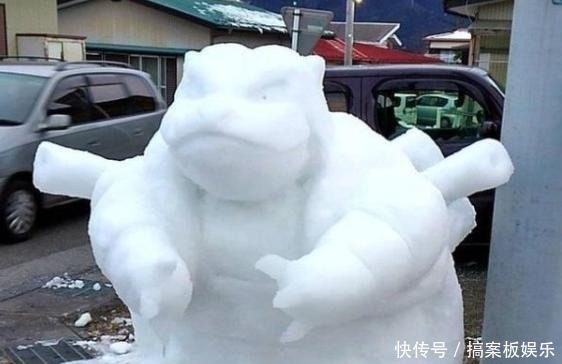 真正的二次元有多可怕下雪天别人堆雪人，他堆出大型手办