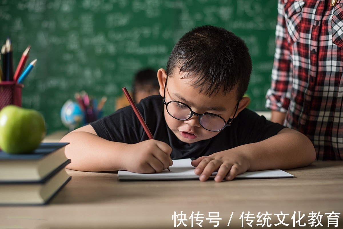 学习成绩|三年级后,孩子的成绩逆袭了?因为他们身上有“隐形学霸”的特质