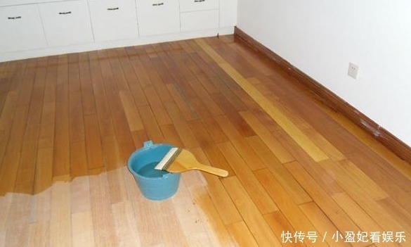 木地板|旧房子木地板是直接换新还是翻新？老师傅这样说，差点错了！