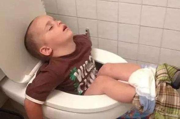 奇趣|萌娃们的“奇趣”睡姿,一个比一个厉害,还没看到最后就笑到扶墙