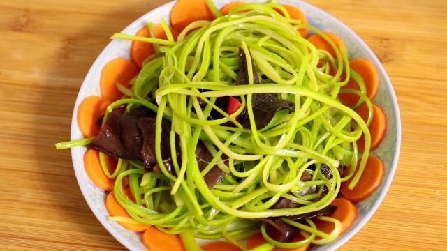 蒜苔最好吃的做法，酸脆可口，每次吃都不够，比肉还好吃