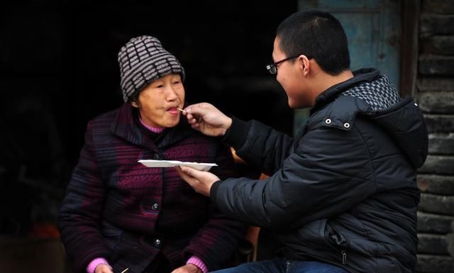 孩子|孩子孝不孝顺从小就能看出来，这2种孩子最孝顺，你家孩子是不是