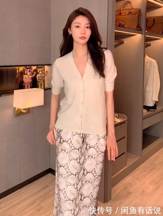 亮色|为什么你穿针织开衫显老气,这5组对比太真实,阿姨和姐姐的区别