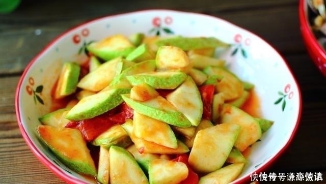 营养|一家三口的晚餐,4道家常菜荤素搭配,开胃又下饭,好吃又营养