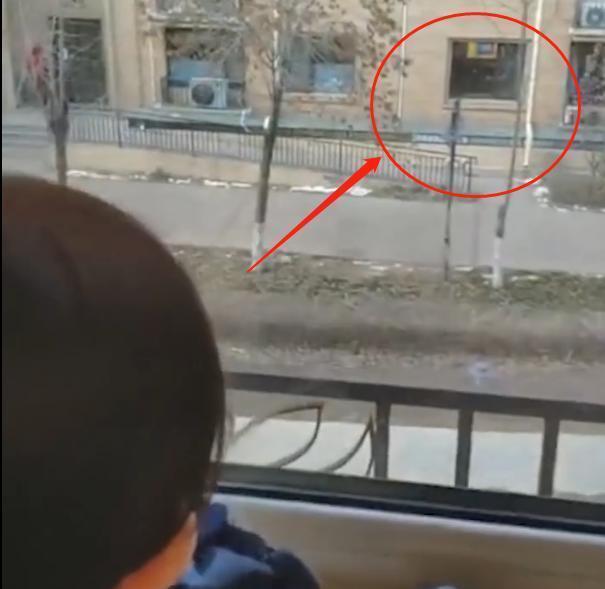 兴趣爱好|妈妈关掉电视后,女儿趴在窗台一个多小时,顺着女儿眼神妈妈慌了