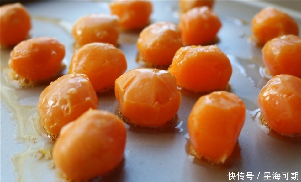 传统|传统广式月饼做法,好吃不腻,新手也成功,附4种经典馅料