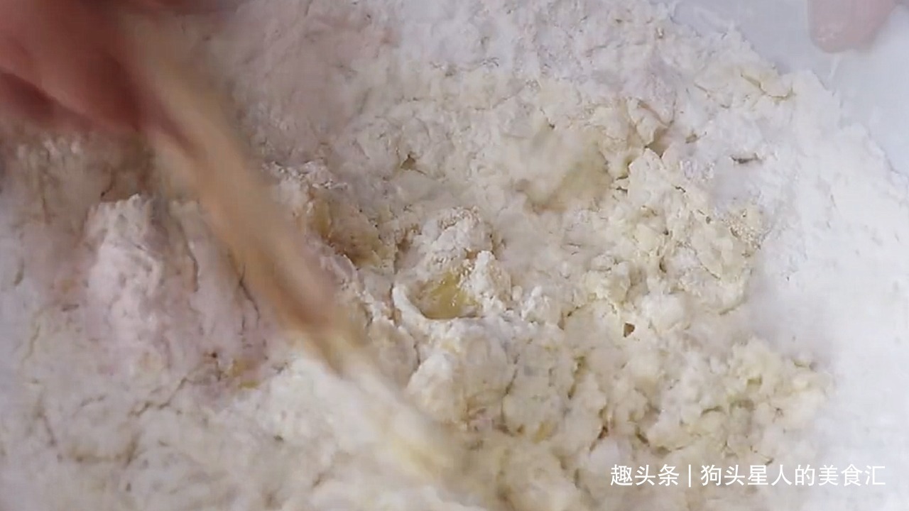 想吃面包不用出去买了,教你在家做,金黄酥脆会拉丝,柔软香甜