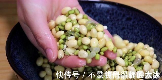 黄豆不打豆浆了,加1把绿豆,简单一做,天天吃都不腻,太香了