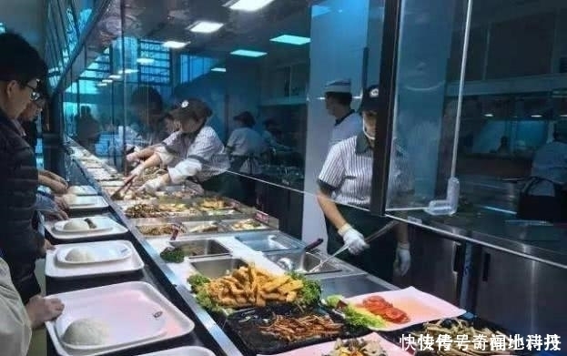 有一种工作餐叫华为员工餐,海鲜大虾随便吃,豪华程度不亚于星级饭店