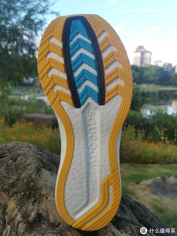 三兄弟|享受“风驰电掣”的感觉——Saucony Endorphin Pro 啡鹏2 碳板跑鞋测评