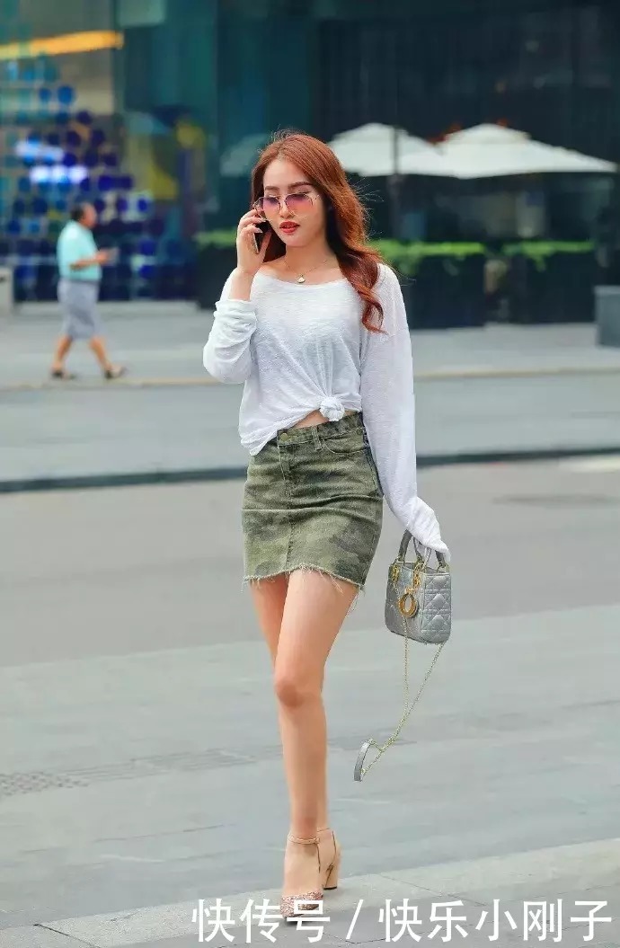 辣妈高跟鞋搭配出街,让自己看上去更美丽