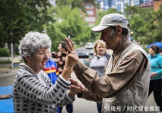 脑梗塞|脑梗不是突然“袭击”!患上脑梗的人,晚上常常有四个共同点