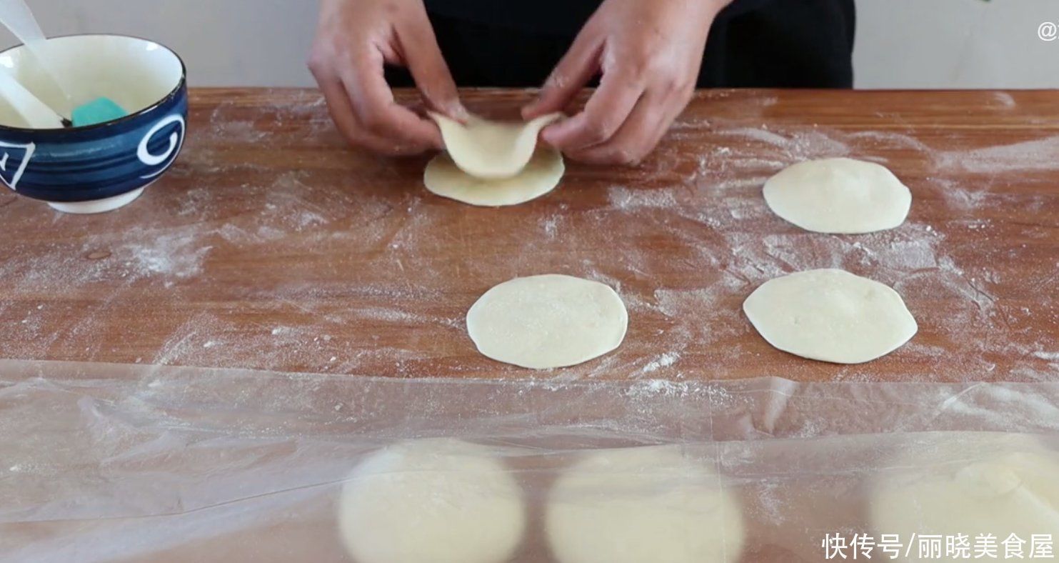 学会这个和面配方：做出家常饼，口袋饼，春饼，个个柔软好吃