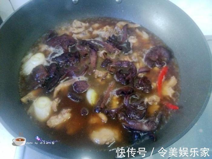 好吃|小鸡炖蘑菇,又学一招,比正宗的好吃10倍,汤鲜美肉特别入味