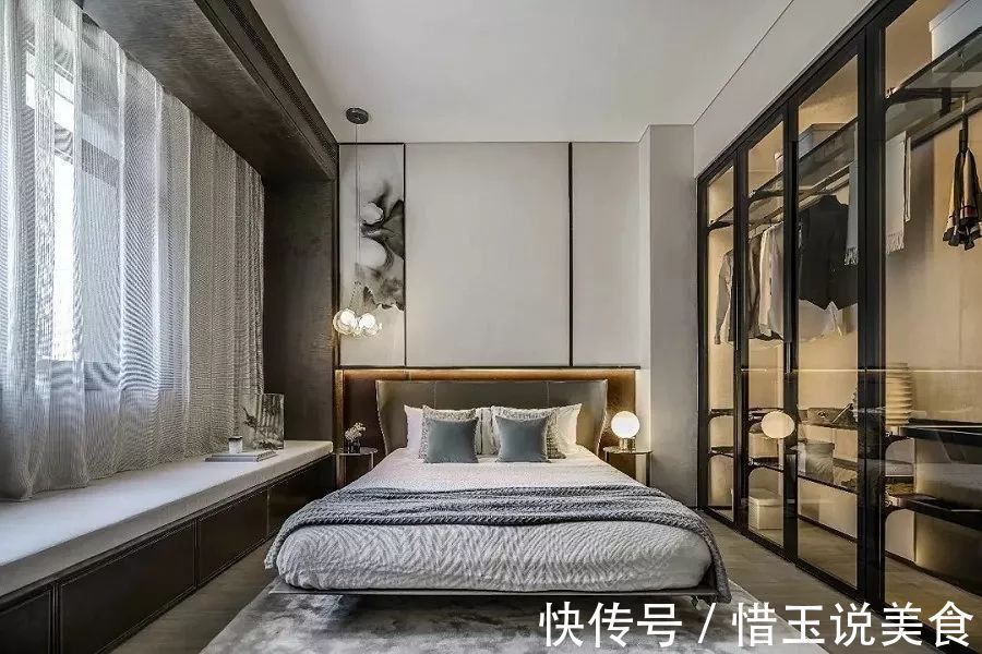 卧室内|还在买衣柜现在流行“挖墙”装衣橱!