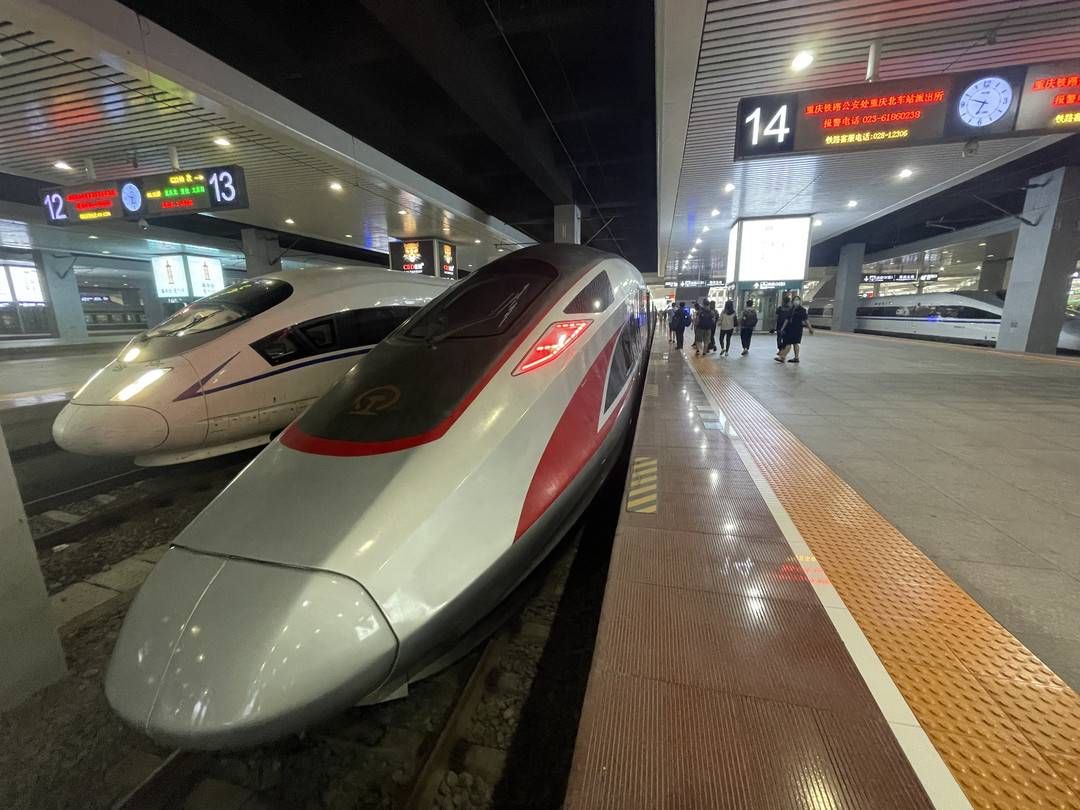 郑渝高铁全线贯通运营重庆首发列车出发