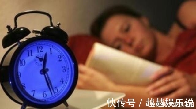 身体|失眠与什么有关？提醒：或许身体缺少2种维生素，不妨了解一下