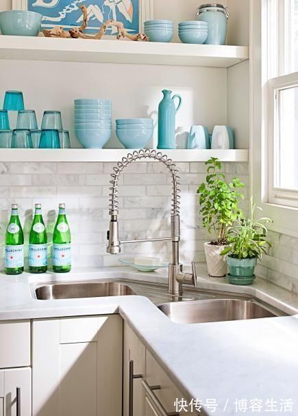 双槽|同样都是小厨房，他家把水槽挪到橱柜拐角处，见缝插针放下3个槽