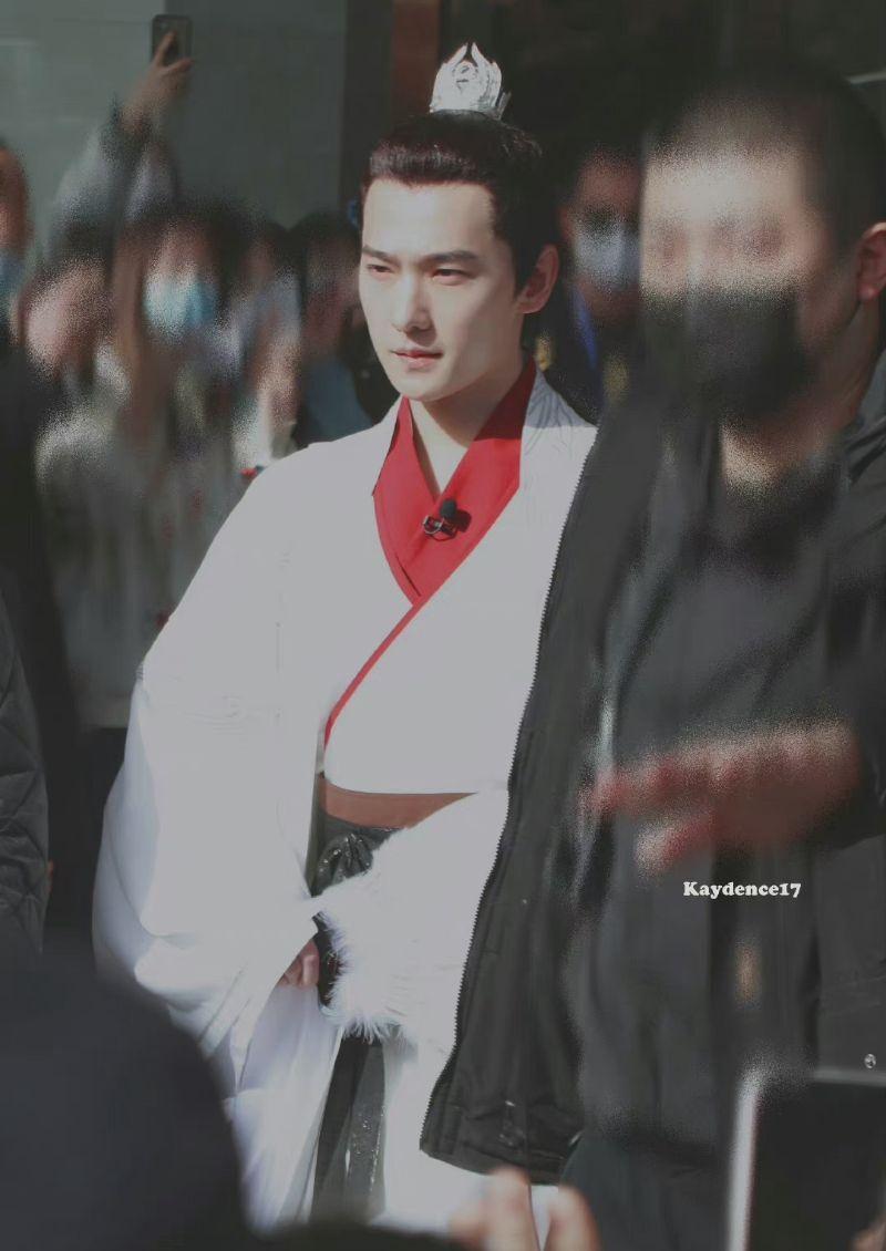 诸葛亮|春游家族COS三国人物!杨洋化身潇洒诸葛亮!关晓彤古装相获好评