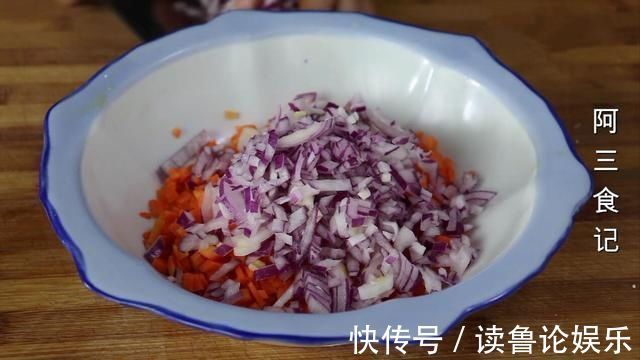 玉米面最好吃的做法,开水一烫,简单一揉,比吃肉还过瘾,太香了