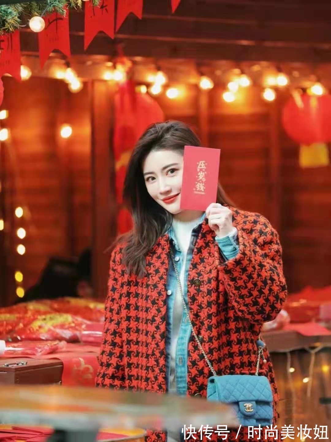 新年 这才是“有年味”的穿搭,喜庆又洋气的搭配,照着穿也能美出圈