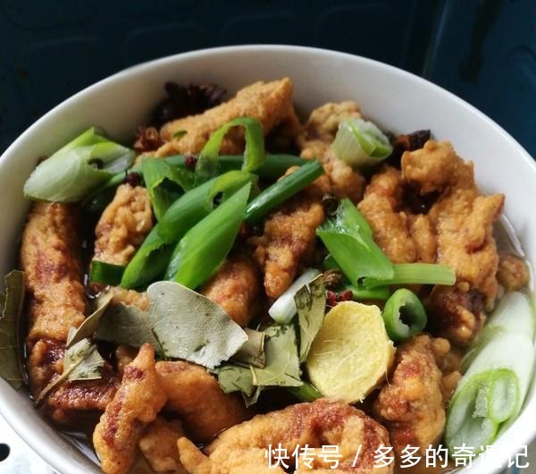 “酥肉扣碗”的家常传统做法，吃起来鲜嫩又多汁，香而不腻！