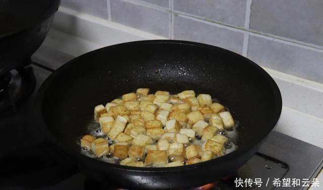 简单|豆腐放在鸡蛋里面,这道菜火了,做法简单零基础,好吃又好看