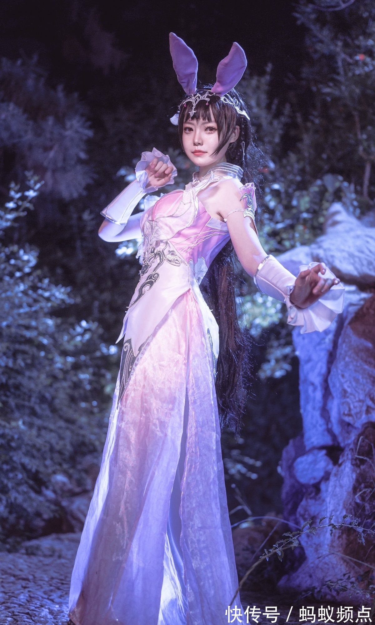 cos|斗罗大陆cos:星星点点光芒洒在了小舞身姿,又美又飒