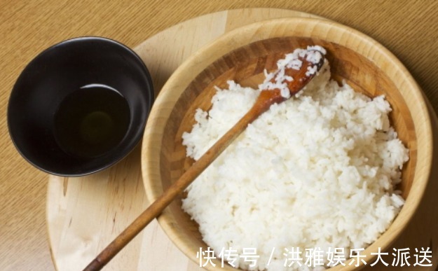 外行|蒸米饭,外行才只用清水!多加2样,松软清甜,颗粒分明,格外香