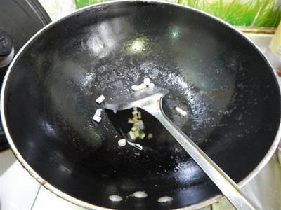 教你在家做葱香红烧小土豆,外酥里嫩口感好,上桌瞬间被秒光