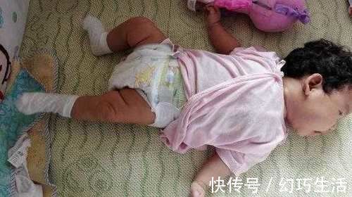 安全感|新生儿“投降式睡姿”会累吗了解真相后,妈妈再也不给宝宝纠正了