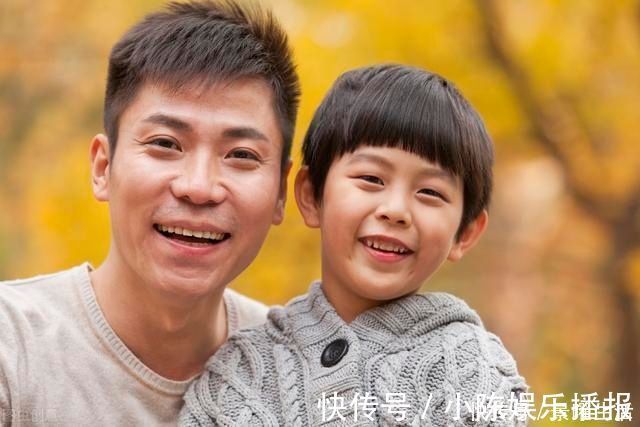 淡定|“最淡定爸爸”走红,任由俩孩子玩奶粉,网友家有矿吗