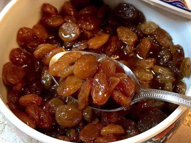 枸杞泡水|你真的会吃葡萄干吗解锁葡萄干的正确吃法,堪称”冬虫夏草“