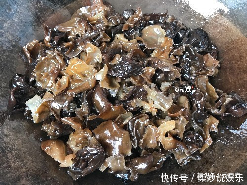 黑木耳|炒个木耳，噼噼啪啪响，锅要炸了一样，只需一个小窍门，就能解决