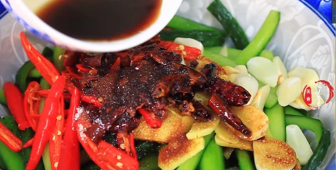 这是黄瓜最脆爽,入味的做法,老酒鬼们一盘菜,能喝半斤酒,过瘾