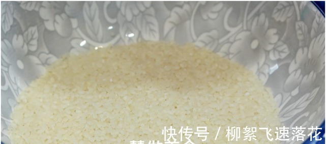 煮米饭不要只加水了，教你饭店不外传的技巧，米饭香甜松软又好吃！