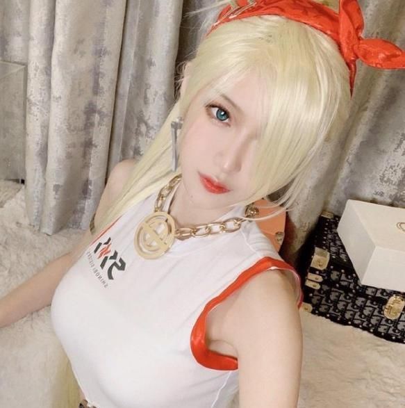 造型|腐团儿COS新造型,戴眼镜尽显御姐风,晒图超纲明显被下架