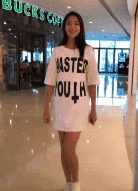 |搞笑GIF:温馨提示:朋友结婚放鞭炮千万别再这样了