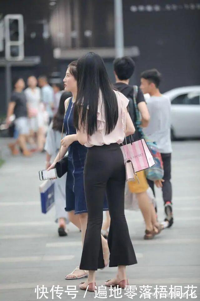 奔四的女人注意了，选择“小黑裤”，就等于远离了“大象腿”！