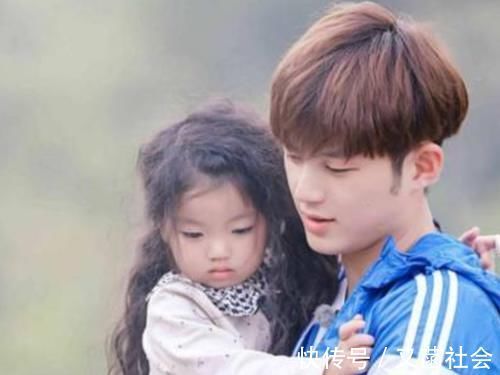 爸爸去哪儿四对“假父女”，前三对都没了联系，唯独他娶了孩子妈